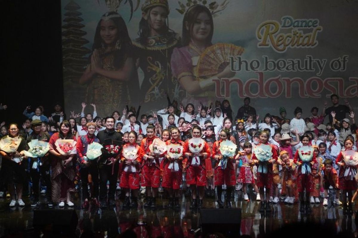 Resital tahunan RockStar Academy menghadirkan penampilan lebih dari 1.300 anak-anak berbakat usia 4 hingga 16 tahun. 