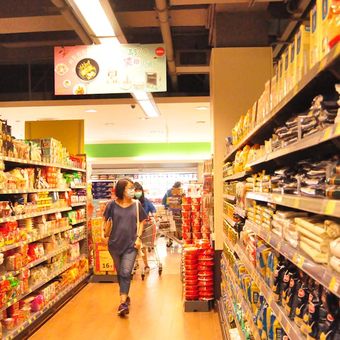 Ilustrasi belanja di supermarket.