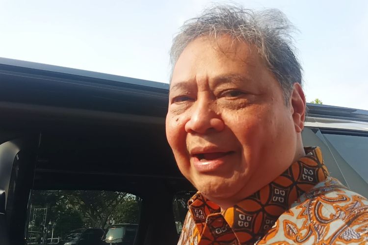 Ketua Umum Partai Golkar Airlangga Hartarto di Kompleks Istana Kepresidenan, Jakarta, Kamis (12/10/2023).