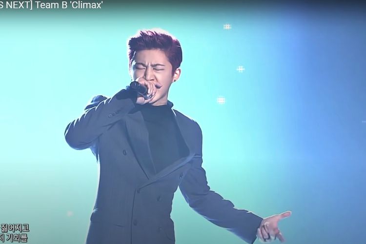 Tangkapan layar penampilan Kim Han Bin (B.I.) saat membawakan lagu Climax dalam program adu bakat WIN: Who is The Next.