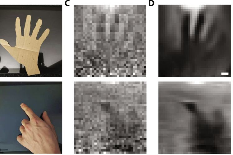 Gambar berpiksel yang direkonstruksi dari gerakan tangan pada tablet Android. Peneliti menemukan, sensor cahaya sekitar pada ponsel bisa memata-matai pengguna dan merekam gambar aktivitasnya.