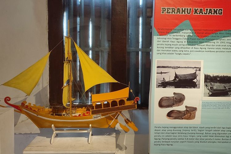 Miniatur perahu Kajang, asal Kepulauan Riau yang dipamerkan di pameran Perahu Tradisional Nusantara, Museum Bahari, Jakarta, Sabtu (30/11/2019).