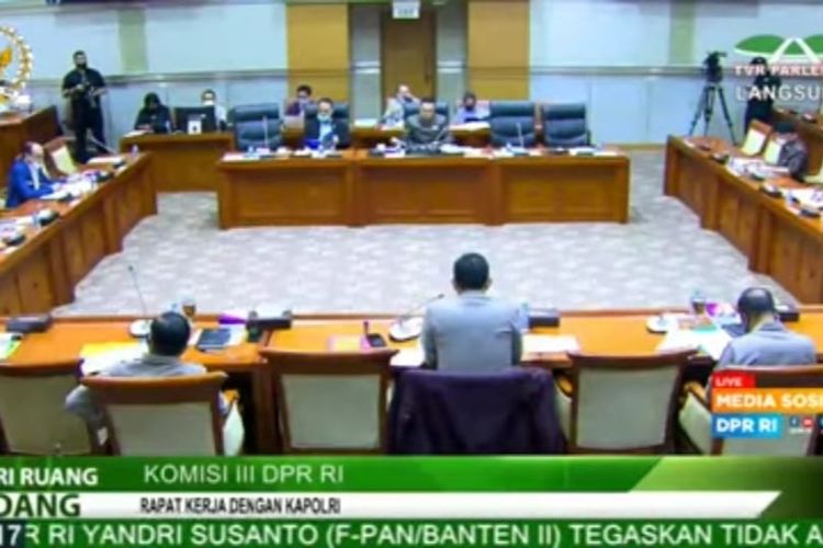 Rapat kerja Komisi III DPR dengan Polri di Kompleks Parlemen, Senayan, Jakarta, Senin (14/2020).