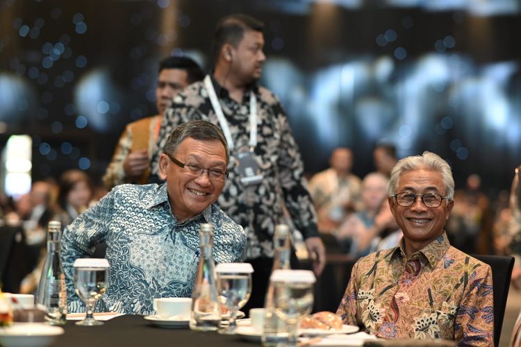Menteri ESDM Arifin Tasrif (kiri) dan Kepala SKK Migas Dwi Soetjipto di ICIUOG 2023, Nusa Dua, Badung, Bali, Kamis (21/9/2023).