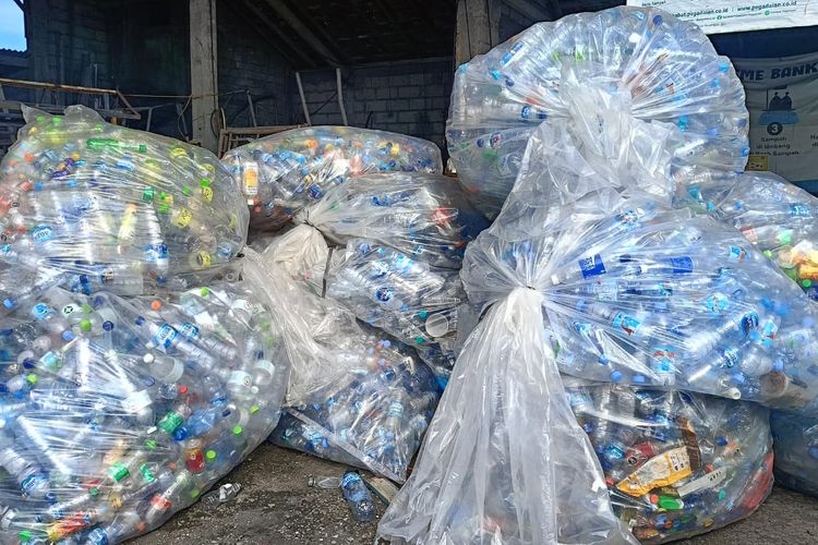 Kondisi sampah plastik di Bali. 