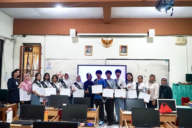 Program Beasiswa PT JIEP Antar 100 Persen Peserta Lolos ke Perguruan Tinggi Negeri