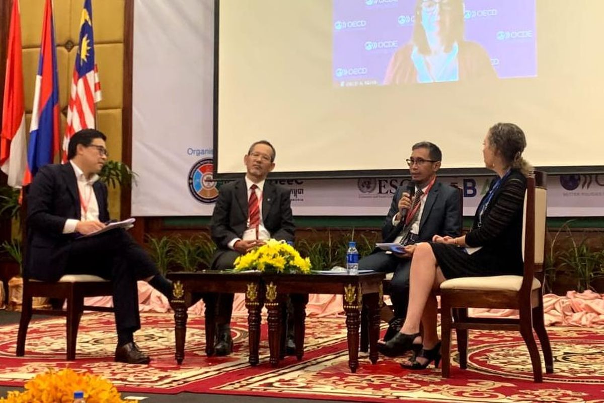 Staf Ahli MenKopUKM Bidang Hubungan Antar Lembaga Luhur Pradjarto dalam ajang The 5th ASEAN Inclusive Business Summit di Siem Reap, Kamboja. 