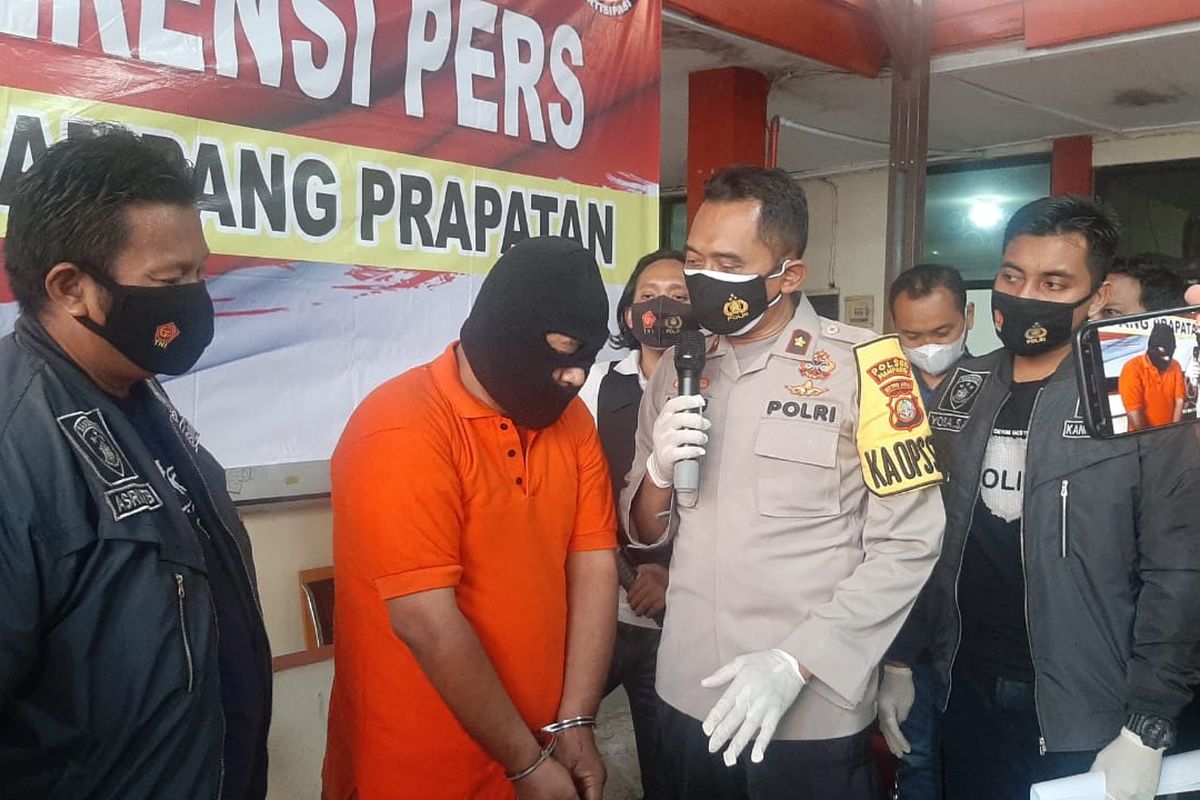 Polisi gadungan mengaku anggota satuan reserse narkoba ditangkap Unit Reserse Polsek Mampang Prapatan, Jakarta Selatan pada Rabu (24/3/2021).