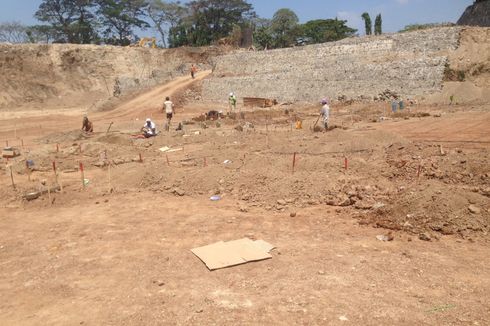 Cerita Pekerja Relokasi Makam untuk Jalan Tol, dari Menemukan Gigi Emas hingga Kain Kafan Utuh