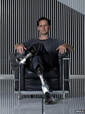Hugh Herr, pendiri iWalk yang sekaligus memakai kaki bionik hasil rancangannya.