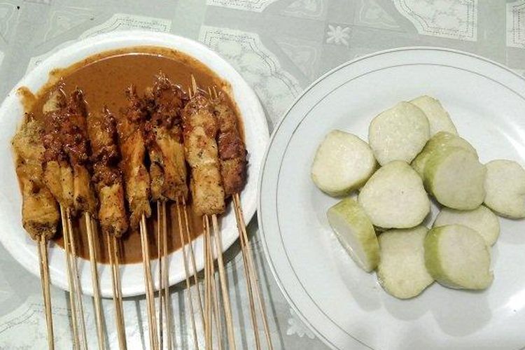 Sate Martawi adalah salah satu makanan khas Cilacap.