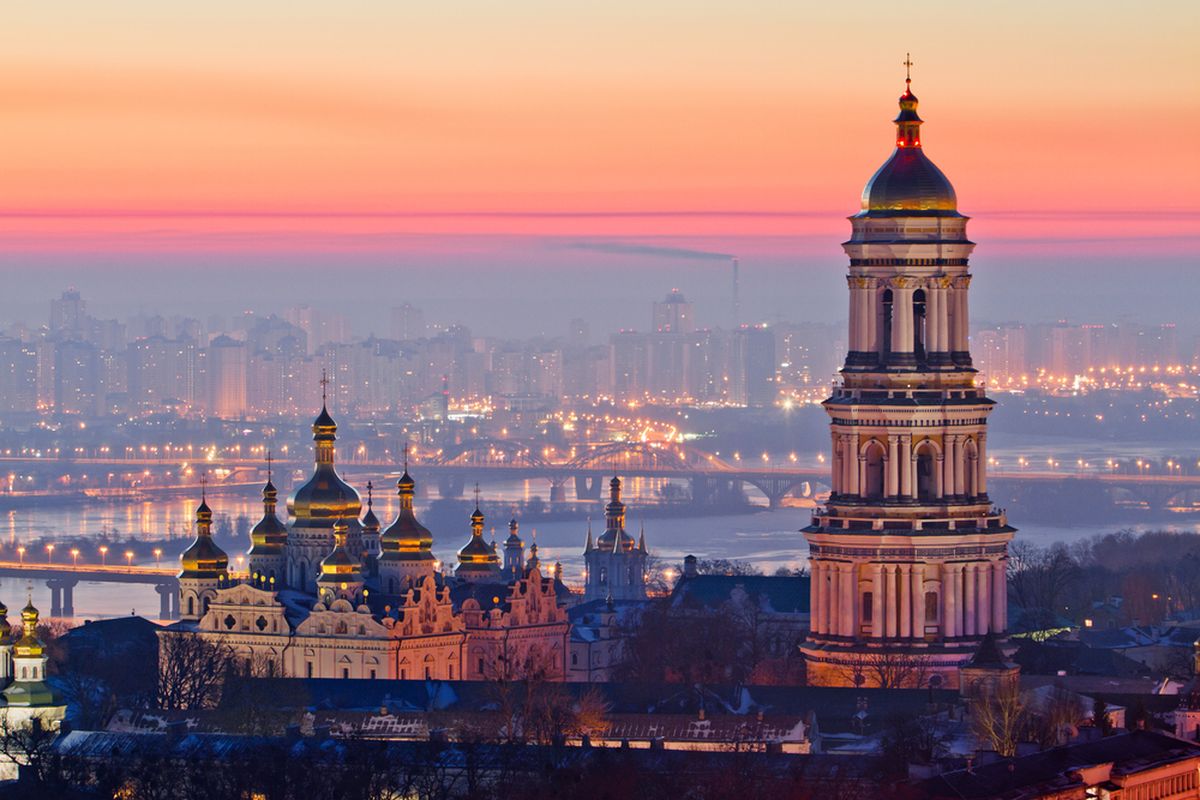 Pechersk Lavra, salah satu ikon di ibu kota Ukraina Kyiv
