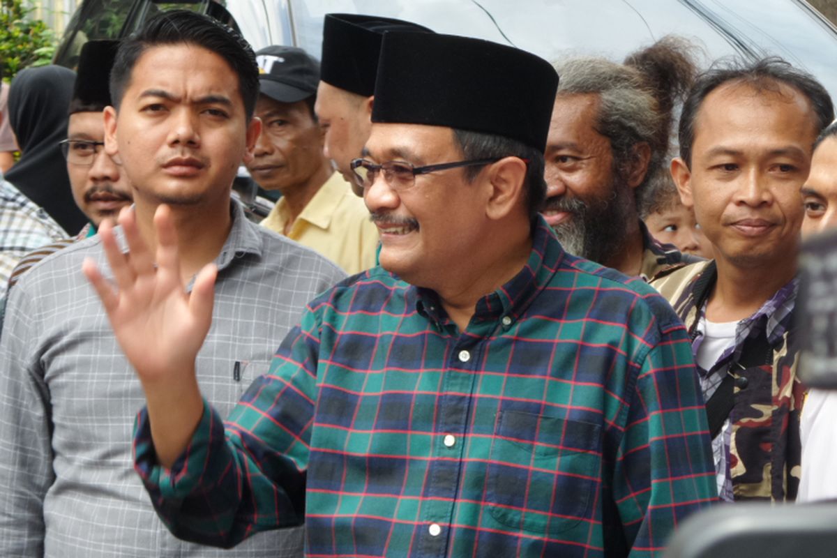Calon wakil gubernur DKI Jakarta Djarot Saiful Hidayat saat memasuki GOR Balai Rakyat Condet, Jakarta Timur, untuk silaturahim dengan tokoh ulama Betawi Jakarta Timur, Minggu (2/4/2017).