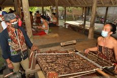 Di Hari Batik Nasional, Sandiaga Uno Dorong Pengembangan Industri Batik