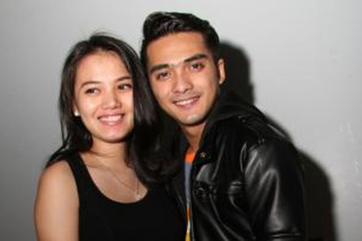 Ricky Harun bersama sang istri, Herfiza Novianti, hadir dalam press screening film Bajaj Bajuri The Movie, di XXI Epicentrum Walk, Kuningan, Jakarta Selatan, Selasa (15/7/2014) malam.