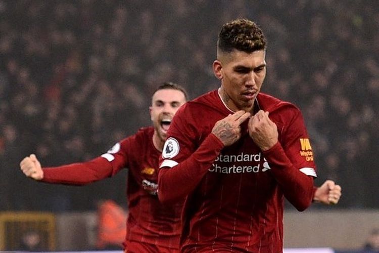 Penyerang Liverpool, Roberto Firmino, mencetak gol ke gawang Wolves pada pekan ke-24 Liga Inggris 2019-2020.