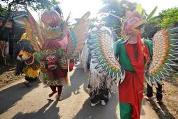 Barong Idher Bumi yang digelar di Desa Kemiren, Banyuwangi, Jawa Timur, Selasa (29/30/2014).