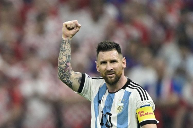 Penyerang Argentina Lionel Messi merayakan gol pertamanya dari titik penalti pada semifinal Piala Dunia 2022 Qatar antara Argentina vs Kroasia di Stadion Lusail di Lusail, utara Doha pada Rabu 14 Desember 2022 dini hari WIB. Selanjutnya, Lionel Messi akan bermain dalam pertandingan final Piala Dunia 2022 yang mempertemukan Argentina vs Perancis di Stadion Lusail pada Minggu (18/12/2022) malam WIB.