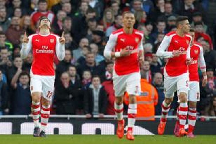 Ekspresi striker Arsenal, Olivier Giroud (kiri) seusai membobol gawang Middlesbrough pada putaran kelima Piala FA di Stadion Emirates, Minggu (15/2/2015). 