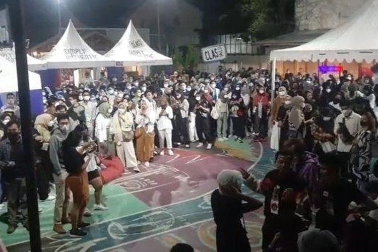 Konser penyanyi Tulus di Kota Bandung dibubarkan Satgas Penanganan Covid-19 Kota Bandung, Selasa (29/3/2022)