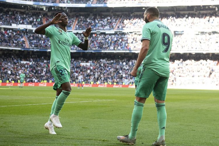 Karim Benzema dan Vinicius Junior beraksi pada ajang Liga Spanyol 2019-2020.