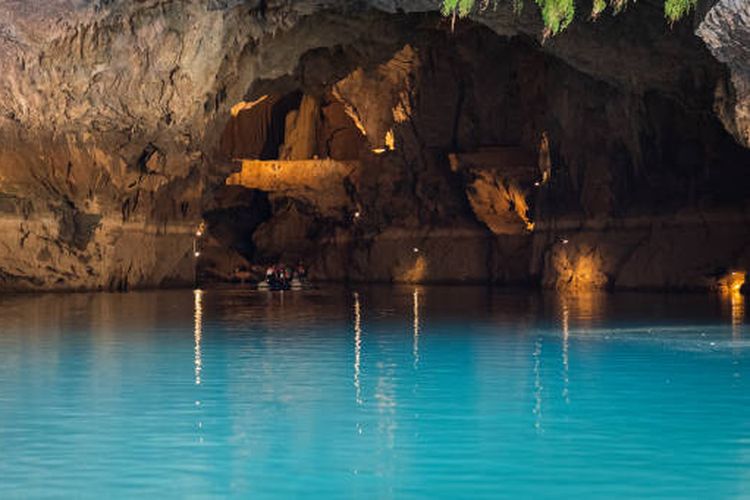 This geothermal cave is located near the village of ?brad?, Akseki, Antalya.