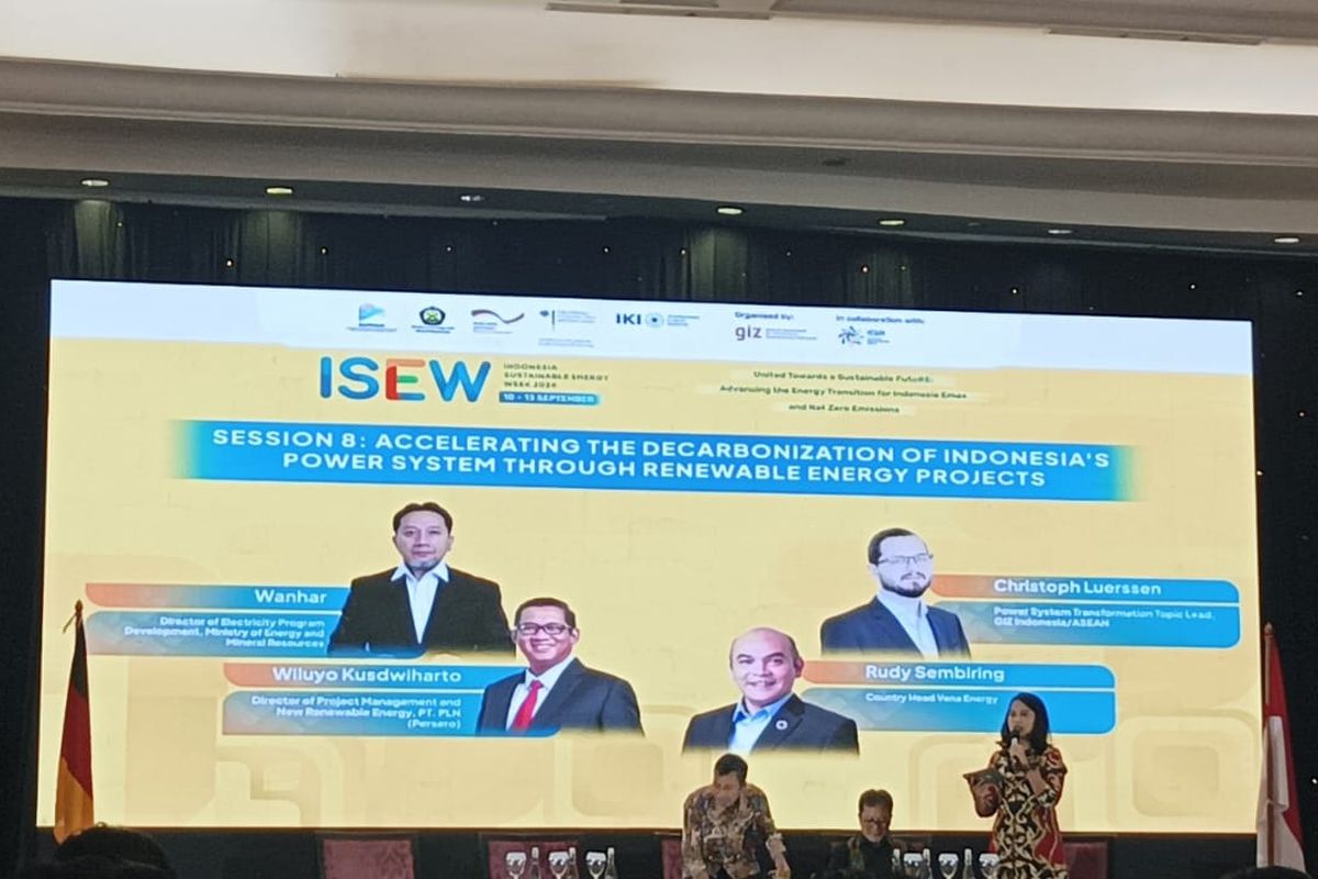 Sesi 1 Accelerating the Decarbonisation of Indonesia's Power System through Renewable Energy Projects dalam rangkaian acara Indonesia Sustainable Energy Week (ISEW) 2024 di Jakarta, Rabu (11/9/2024). 