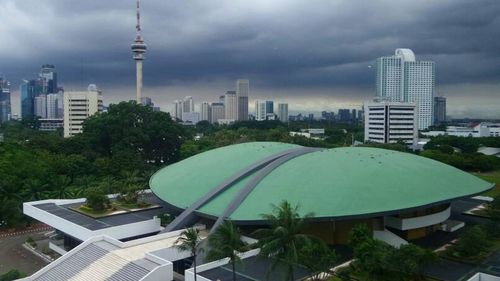 Kilas Balik DPR Utak-atik Syarat Usia Calon Kepala Daerah 2024...