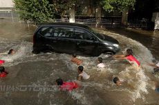 Ketahui Risiko Mobil Dibawa Menerjang Banjir
