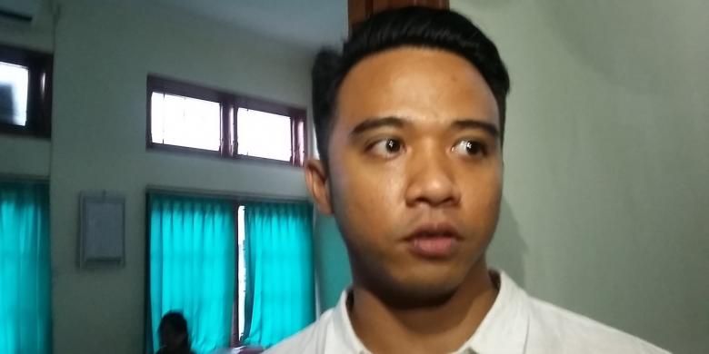 Roby Satria disela-sela proses pelimpahan berkas di Kejaksaan Negri Denpasar, Selasa (12/4/2016)