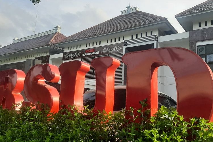 Gedung RSUD Blambangan, Sabtu (8/1/2022).