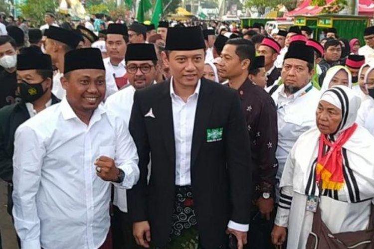 Kedatangan AHY di perayaan harlah satu abad NU, jadi rebutan selfie para jamaah, Selasa (7/2/2023).