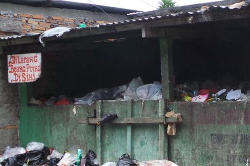 Sampah Dibiarkan 2 Pekan, Belatung 