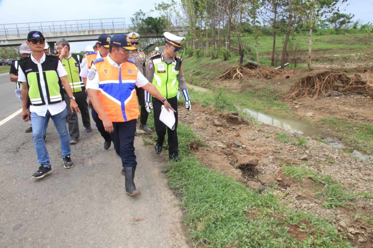 Jalan Tol Cipali KM 136 yang menjadi lokasi banjir.