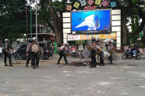 Puluhan Polisi Terluka dan Sejumlah Mobil Dinas Rusak Saat Demo di Sumut