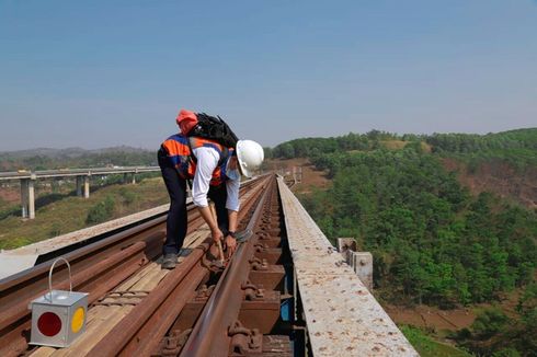 Menyelami Kisah Hardiana, Petugas Pemeriksa Jalur Kereta Api yang Bekerja di Tengah Sunyi