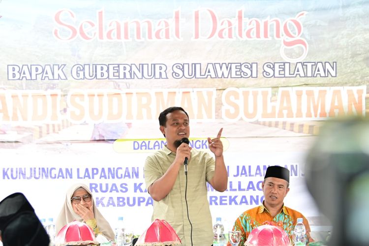 Gubernur Sulsel Andi Sudirman saat meninjau progres preservasi jalan dan pembangunan jembatan pada ruas Paleteang-Malaga-Kabere, Desa Taulan, Kecamatan Cendana, Enrekang, Sabtu (25/2/2023).