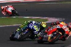 Pertarungan Dramatis Rossi vs Marquez