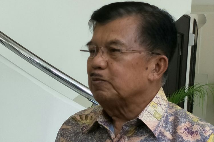 Wakil Presiden Jusuf Kalla ketika ditemui di kantor wakil presiden, Jalan Medan Merdeka Utara, Jakarta Pusat, Rabu (6/12/2017).