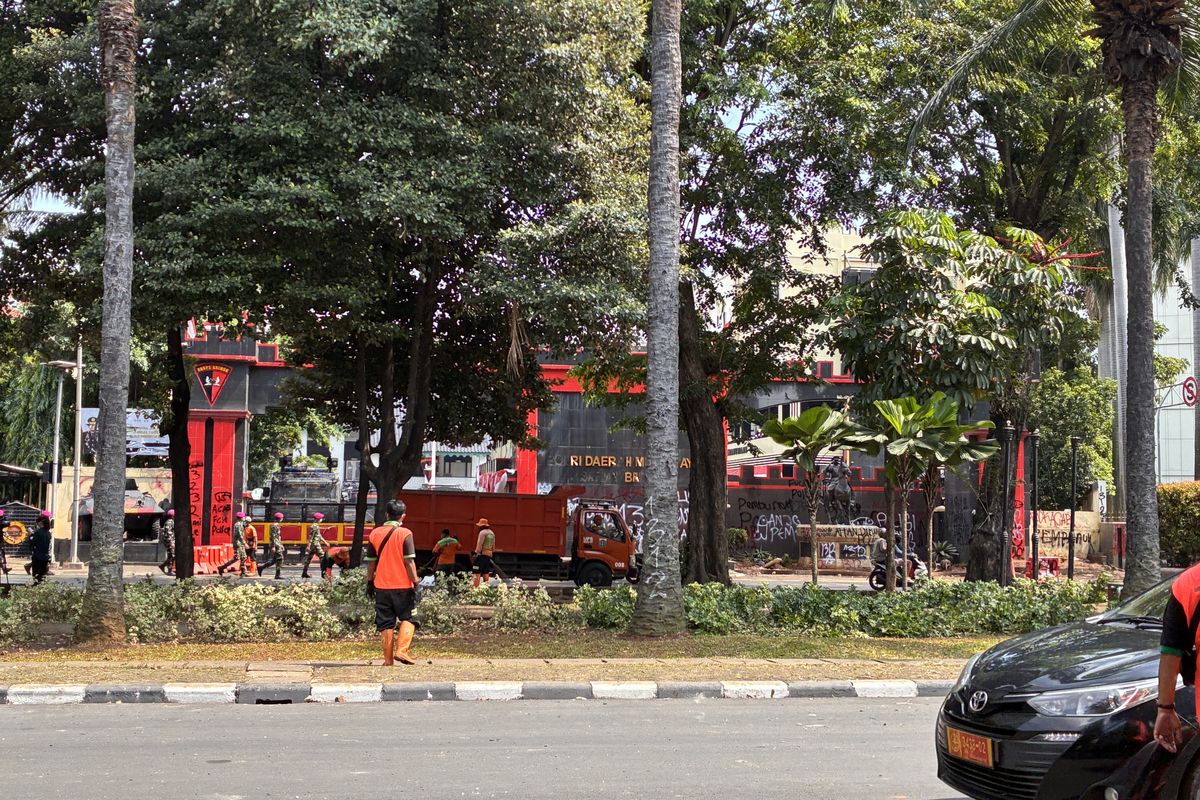 Situasi di sekitar Mako Brimob Polda Metro Jaya Kwitang Jakarta Pusat mulai berangsur kondusif sekitar pukul 09.00 WIB pada Minggu (31/8/2025).