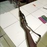 Warga Manokwari Serahkan Senpi Rakitan Jenis US Carbine ke Polisi