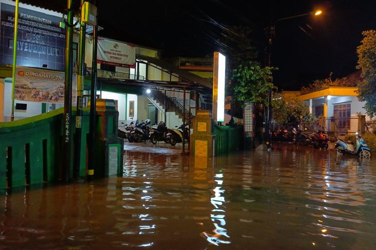Hujan Kembali Turun, Banjir Bojong Asih Bandung Belum Surut, Air Naik Lagi