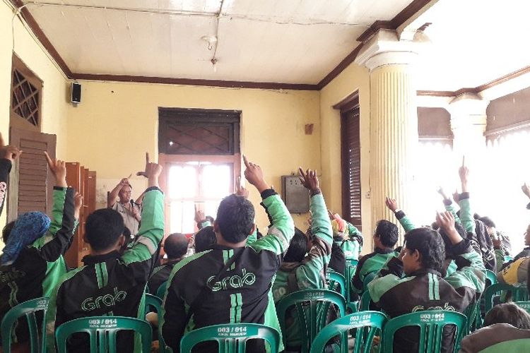 31 pengendara ojek online berkumpul untuk membacakan ikrar mencegah aksi persekusi di Palmerah, Jakarta Barat pada Selasa (6/3/2018).