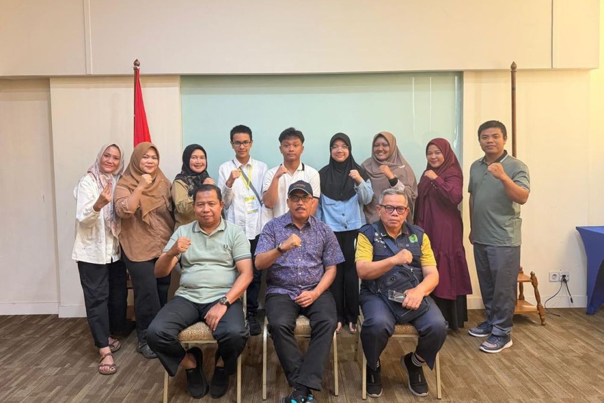 Kontingen Riau yang akan berkompetisi pada ajang Olimpiade Madrasah Indonesia (OMI) 2025 tingkat nasional di Provinsi Banten.