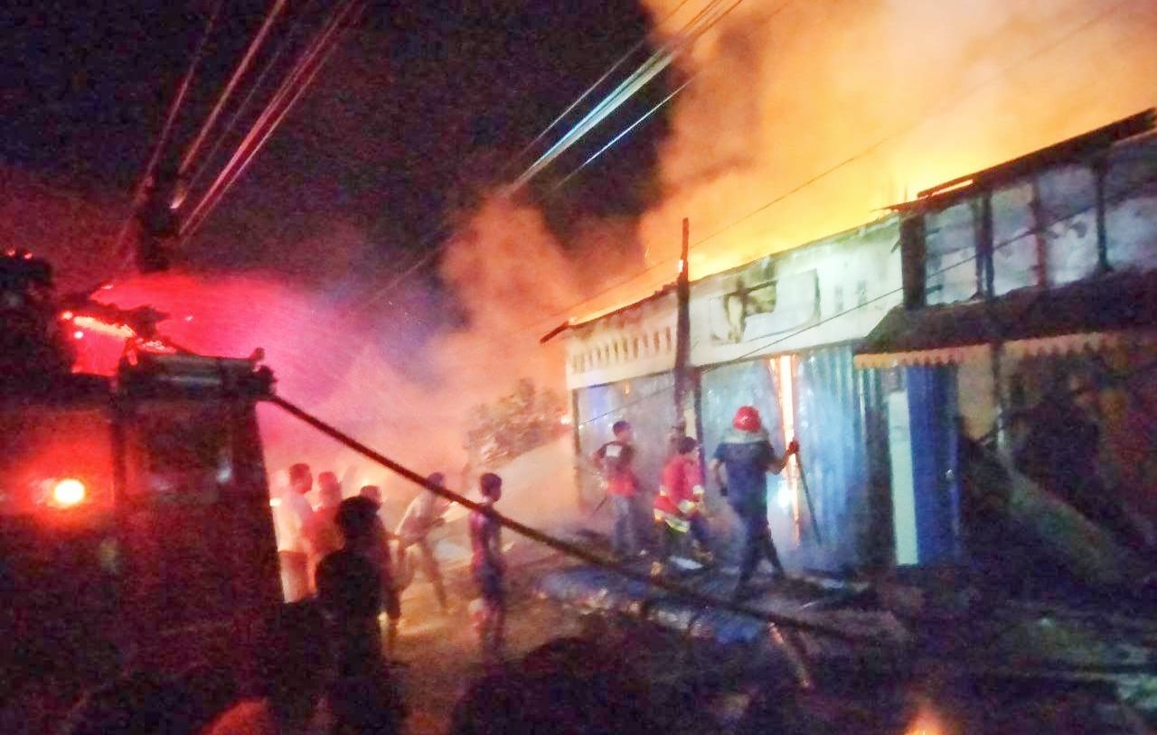 17 Ruko Pasar di Rokan Hulu Riau Hangus Terbakar, Kerugian Rp 4 Miliar