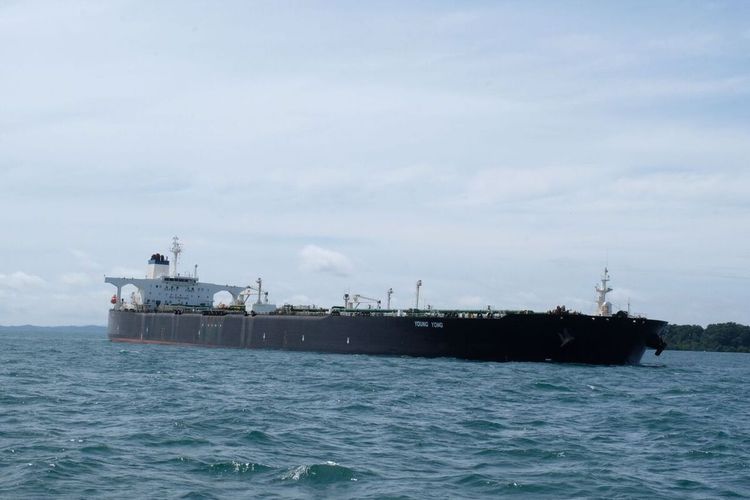 Kapal Tanker MT Young Yong kandas.