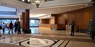Penampakan Terkini di Dalam Hotel Sultan: Lantai Marmer Ditutup Triplek, Barang Terus Diangkut