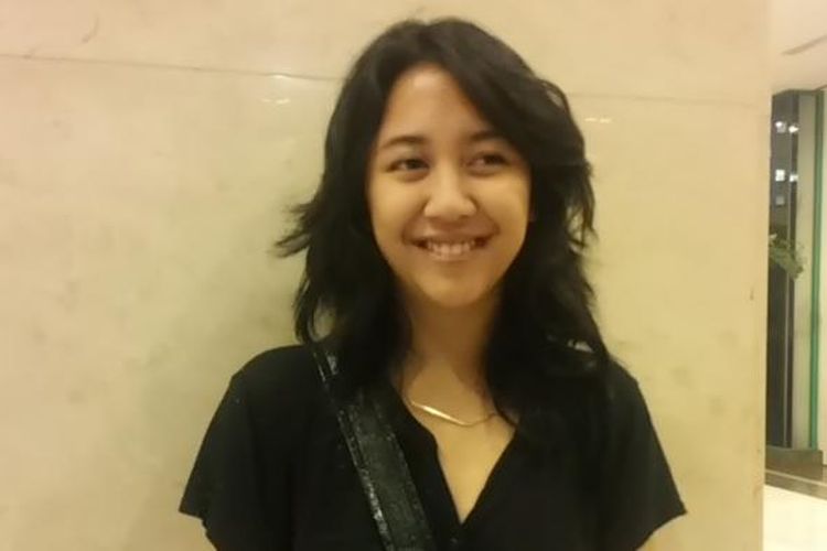 Sherina Munaf diabadikan ketika tengah berjalan-jalan di Plaza Senayan, Rabu (23/9/2015) malam.