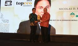 Dirut Antam Raih Penghargaan Top CEO Awards 2023 