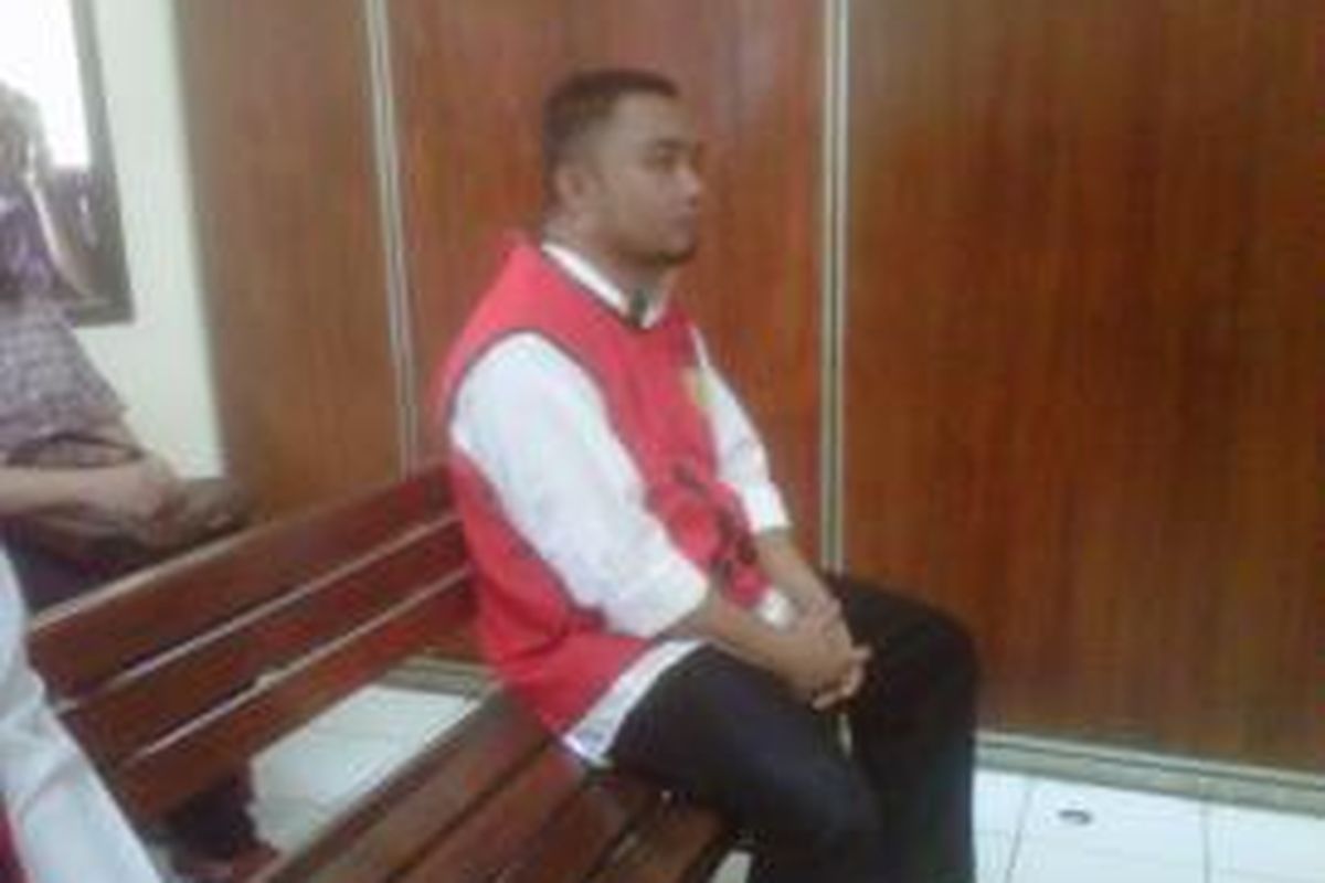 Tedakwa  kasus perampokan terhadap pekerja seks komersial (PSK) Jimmy Muliku alias John Weku.